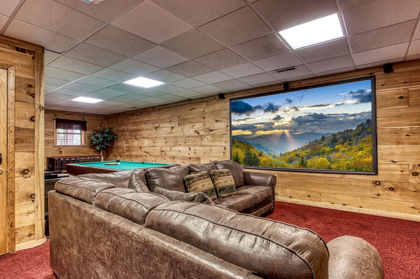 Group Cabin with Game Room and Theater Space in Pigeon Forge, Tennessee