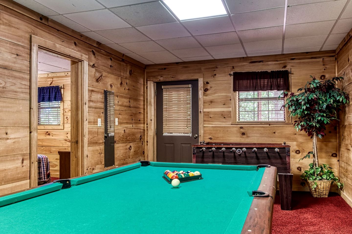 Group Cabin with Game Room and Theater Space in Pigeon Forge, Tennessee
