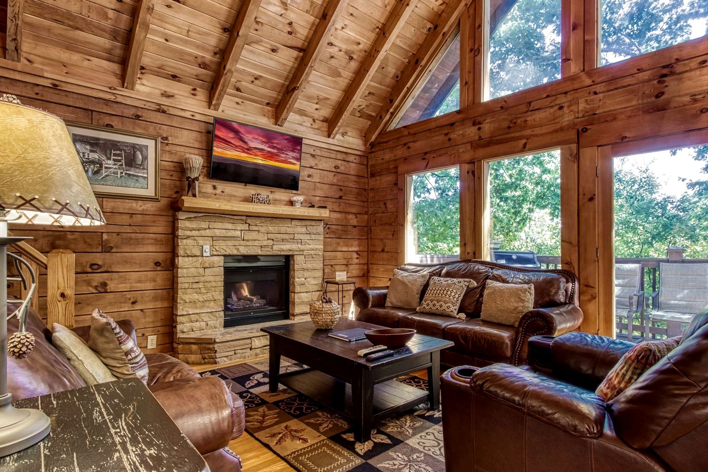 Group Cabin with Game Room and Theater Space in Pigeon Forge, Tennessee