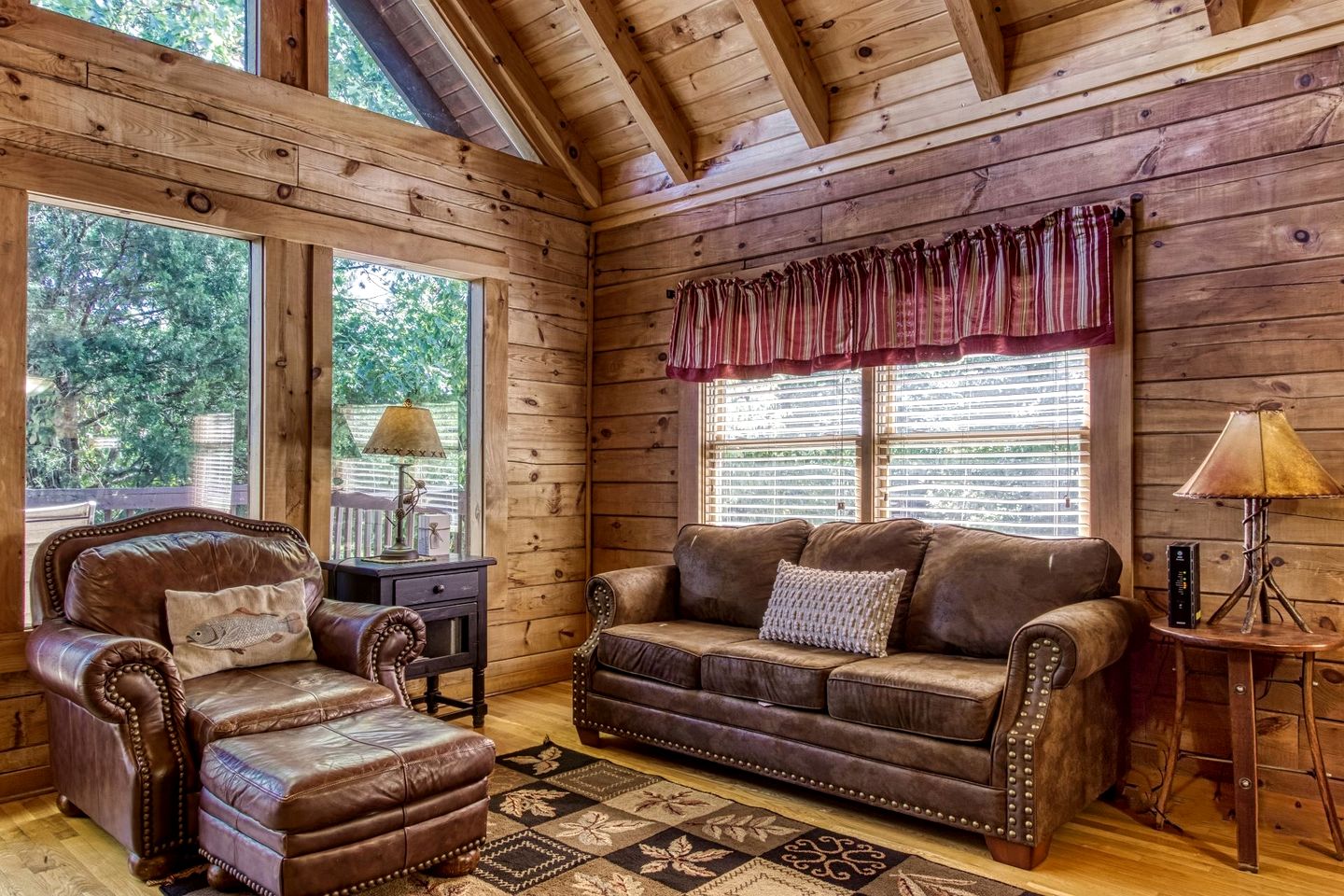Group Cabin with Game Room and Theater Space in Pigeon Forge, Tennessee