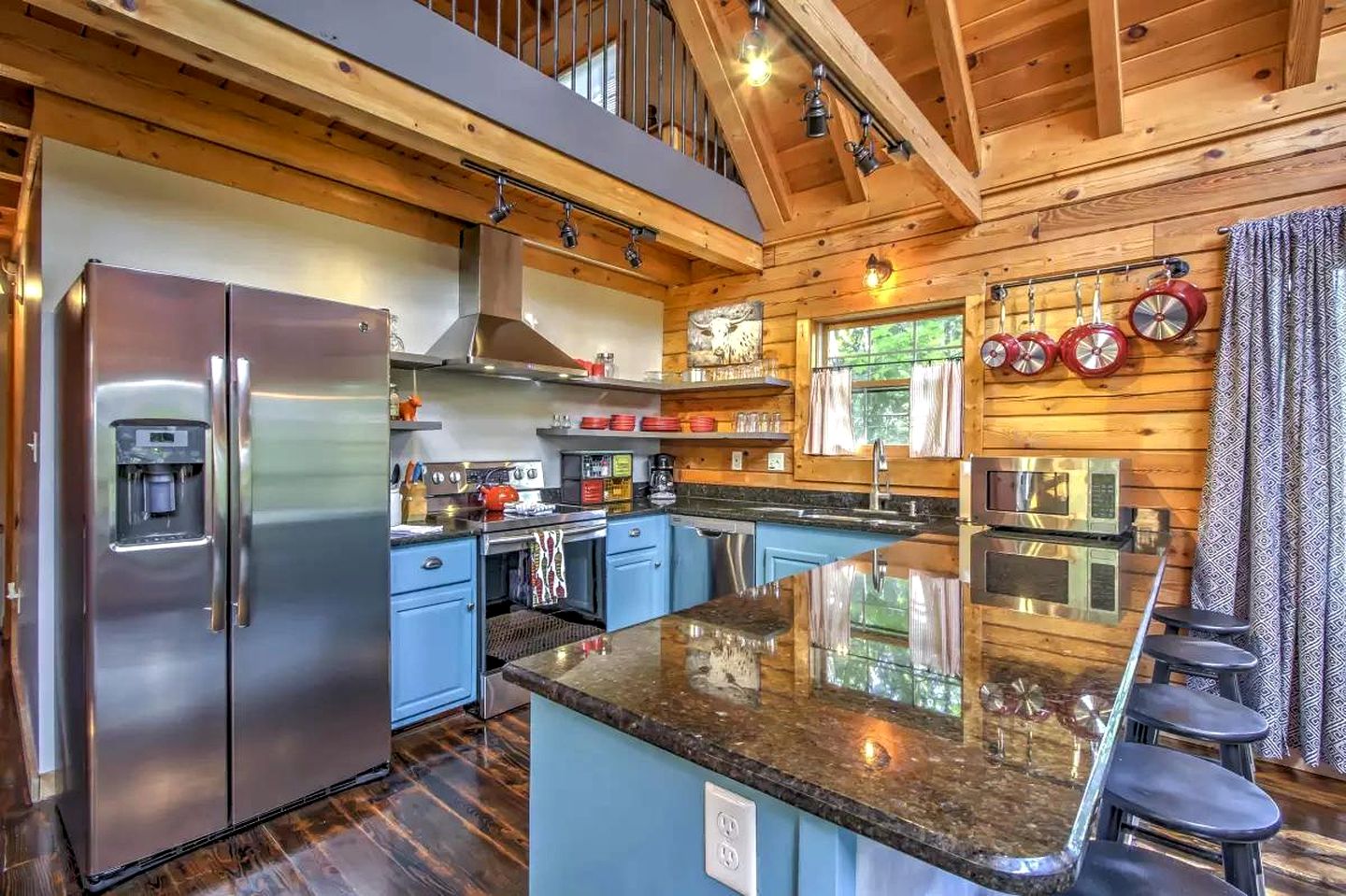 Charming Cabin in Pigeon Forge, For Unforgettable Group Glamping Escapes to Tennessee