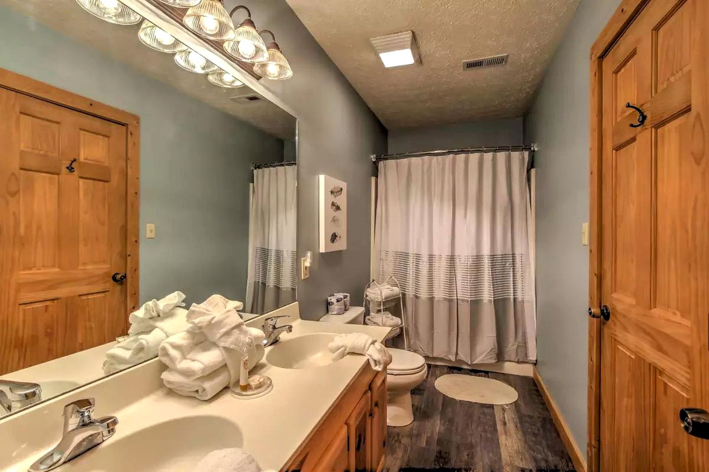 Charming Cabin in Pigeon Forge, For Unforgettable Group Glamping Escapes to Tennessee