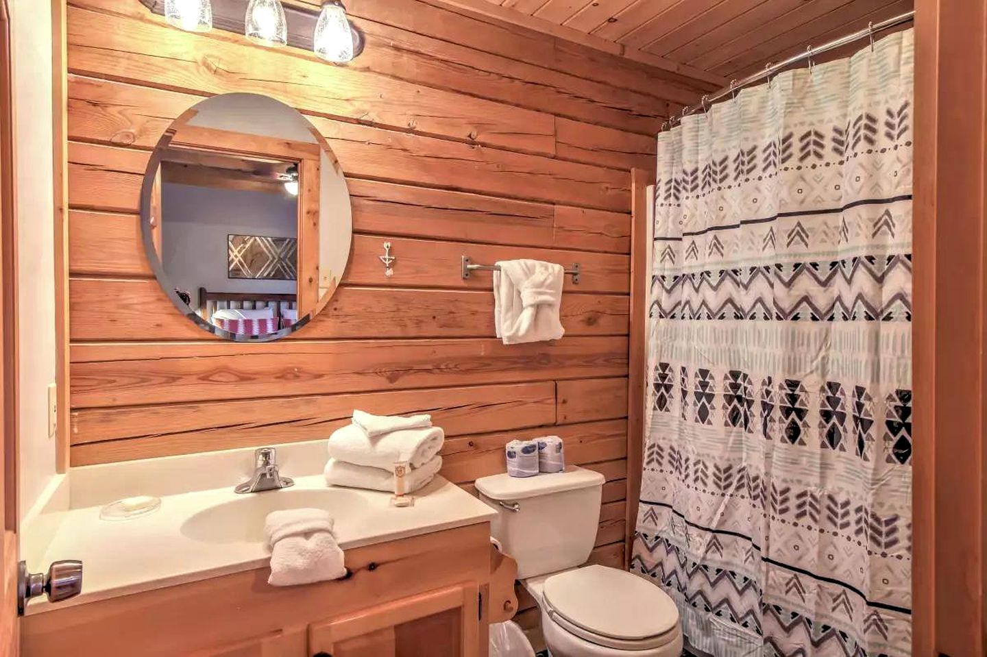 Charming Cabin in Pigeon Forge, For Unforgettable Group Glamping Escapes to Tennessee