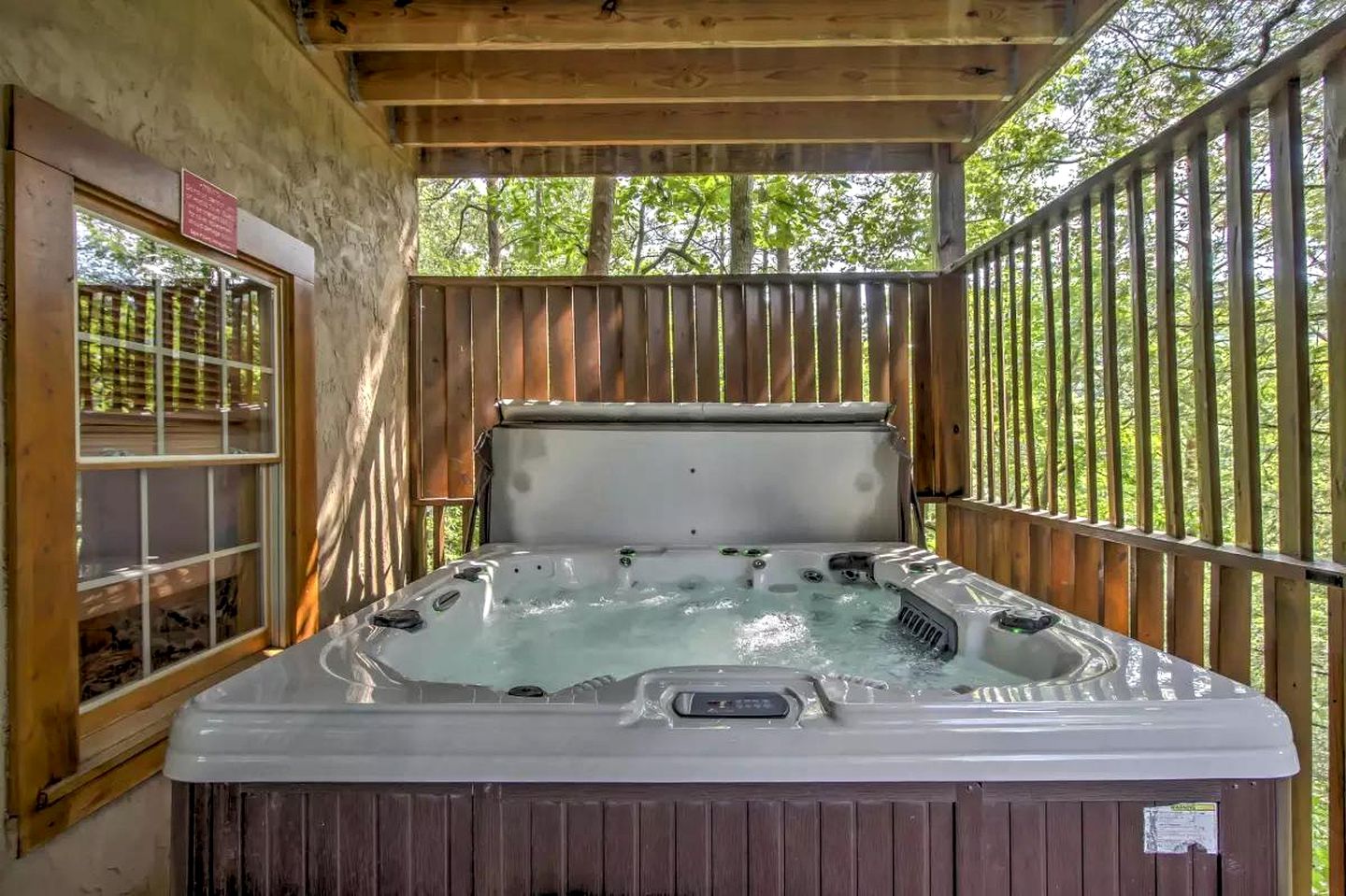 Charming Cabin in Pigeon Forge, For Unforgettable Group Glamping Escapes to Tennessee