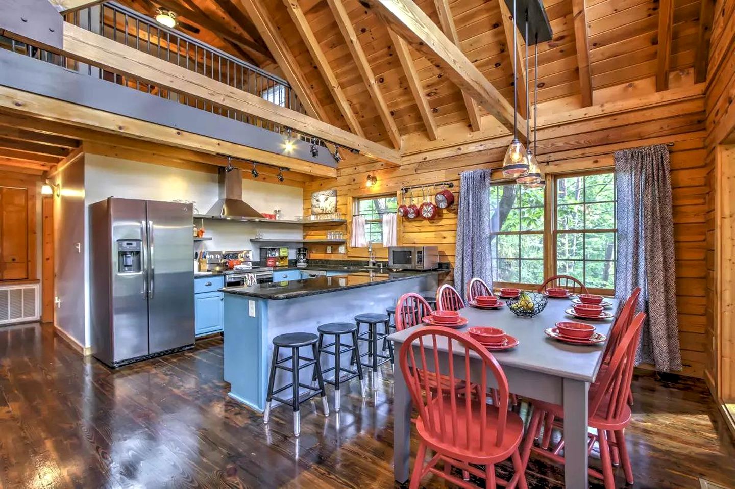 Charming Cabin in Pigeon Forge, For Unforgettable Group Glamping Escapes to Tennessee