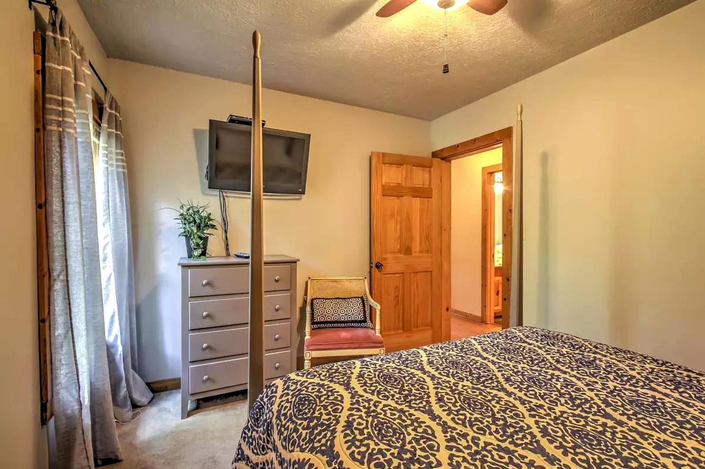 Charming Cabin in Pigeon Forge, For Unforgettable Group Glamping Escapes to Tennessee