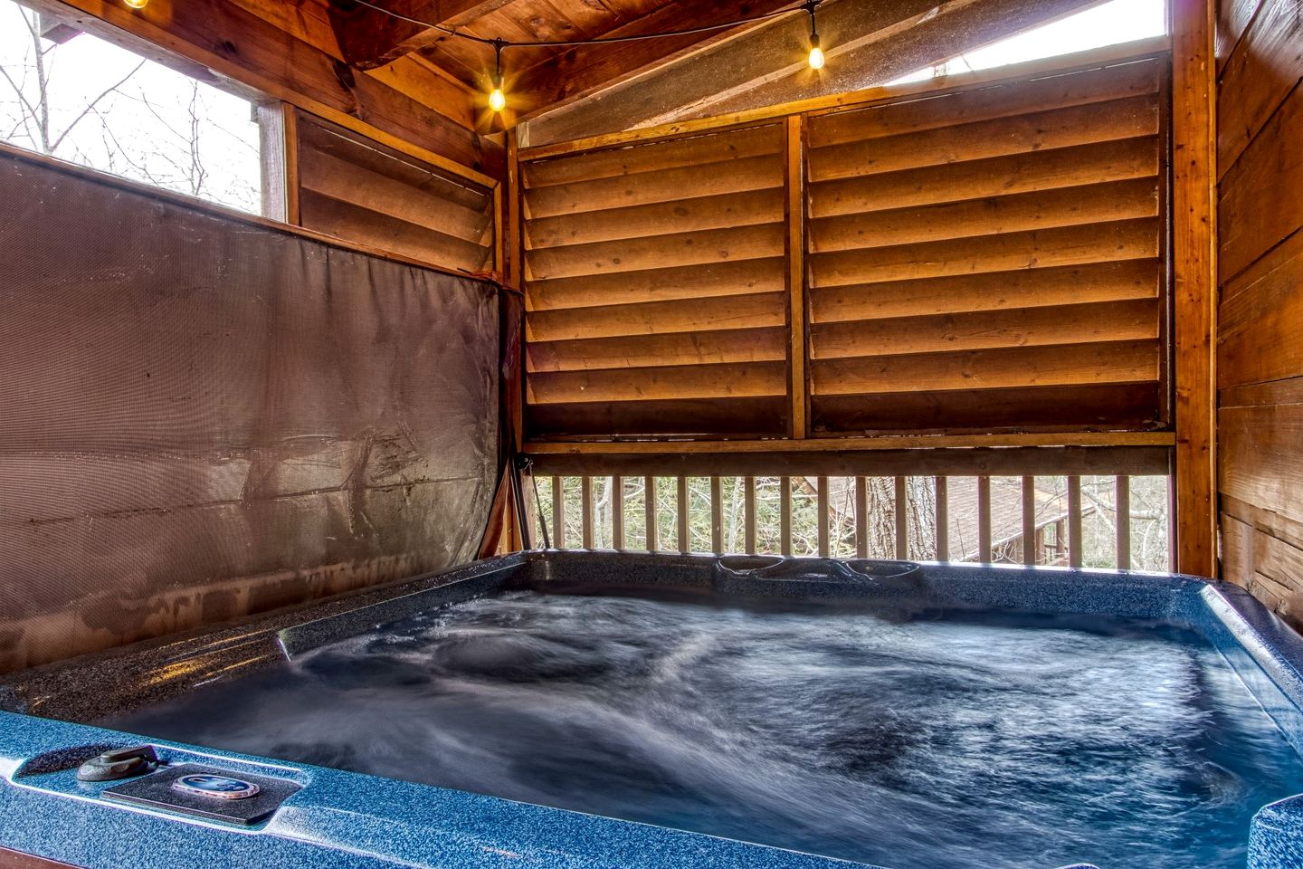 Cozy Family Cabin with Hot Tub and Games Room near the Smokies in Pigeon Forge, Tennessee