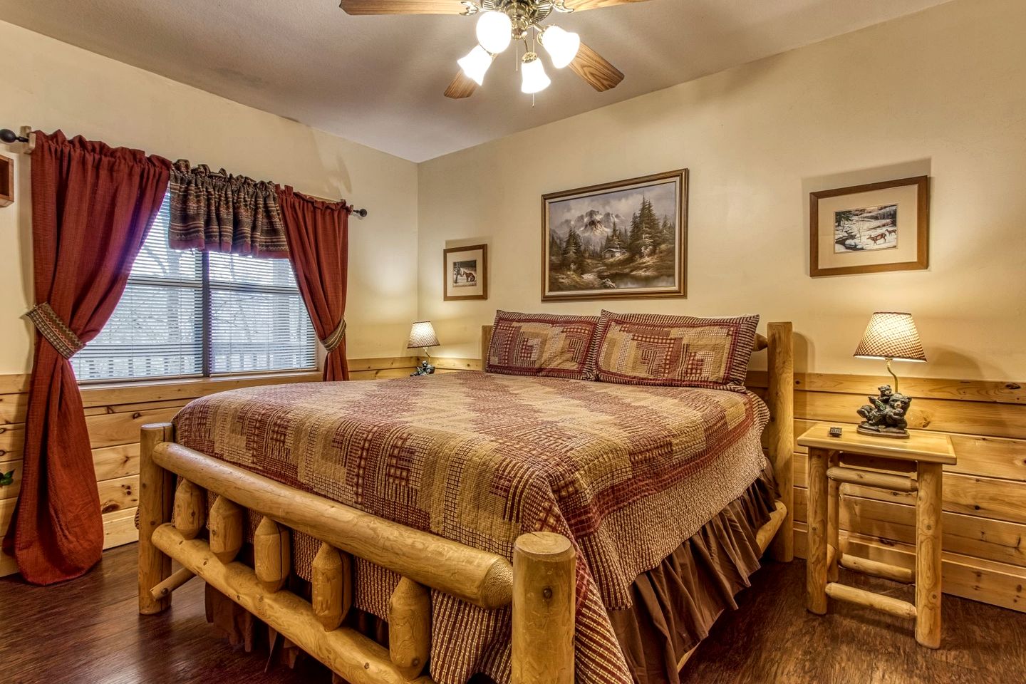 Cozy Family Cabin with Hot Tub and Games Room near the Smokies in Pigeon Forge, Tennessee