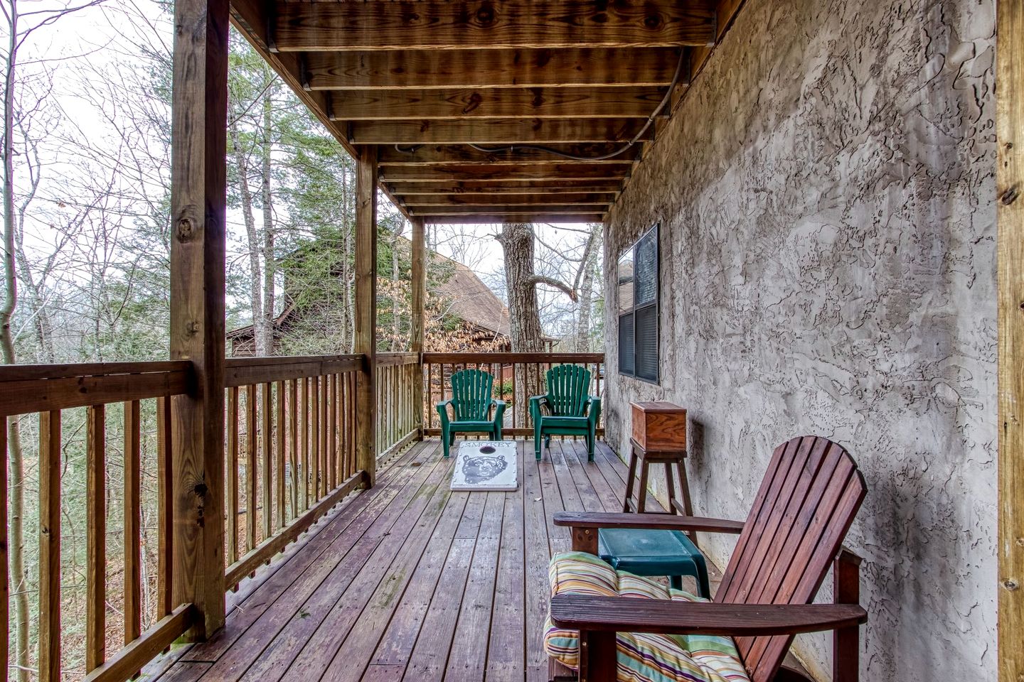 Cozy Family Cabin with Hot Tub and Games Room near the Smokies in Pigeon Forge, Tennessee