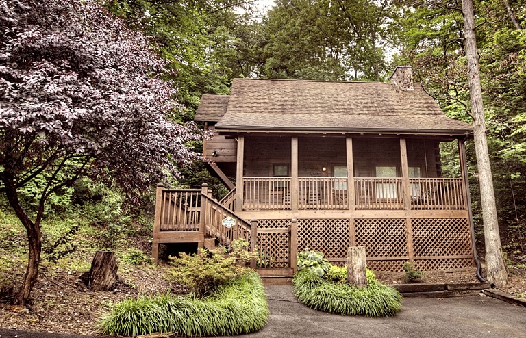 Fantastic Wooden Secluded Cabin with Fireplace in Pigeon Forge, Tennessee