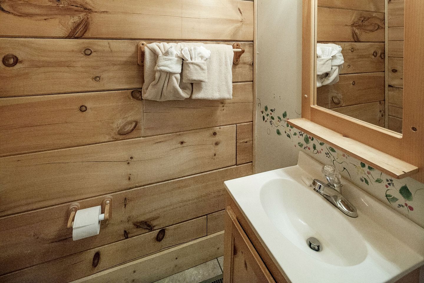 Fantastic Wooden Secluded Cabin with Fireplace in Pigeon Forge, Tennessee
