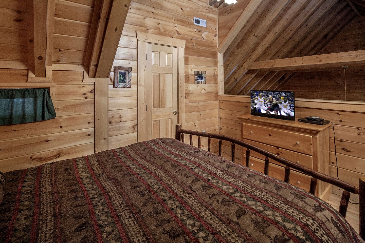 Fantastic Wooden Secluded Cabin with Fireplace in Pigeon Forge, Tennessee