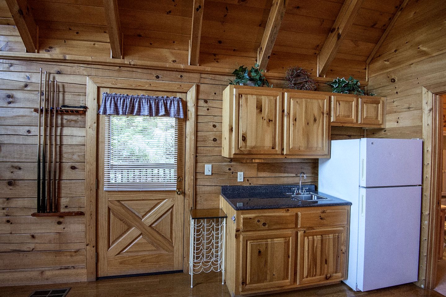 Mountain Cabin with Spa and Pool Table Great for Families in Tennessee