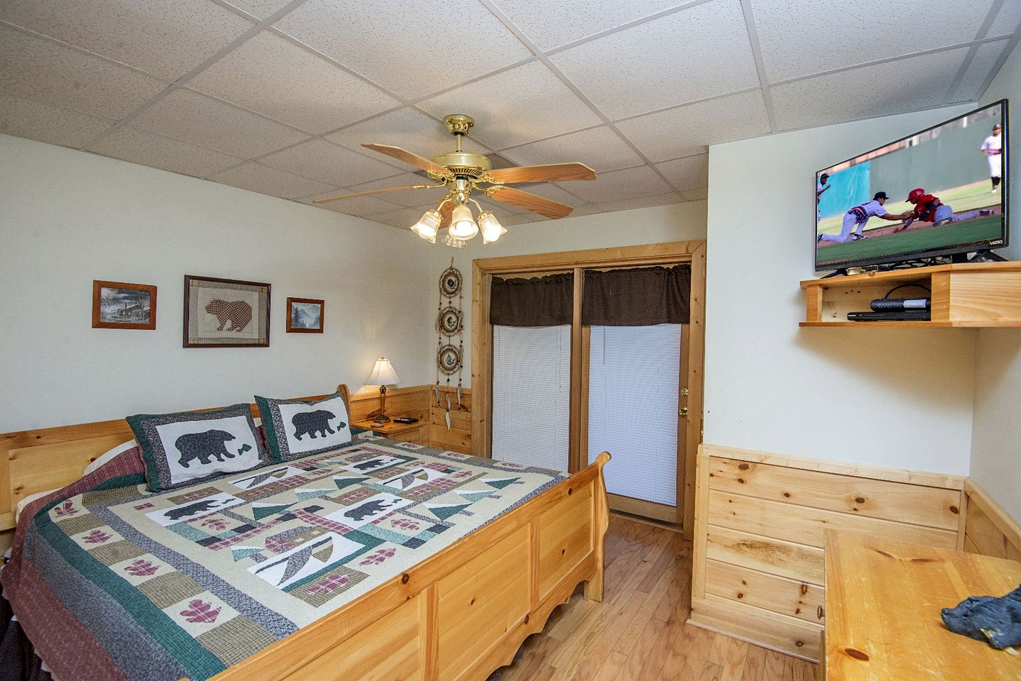 Mountain Cabin with Spa and Pool Table Great for Families in Tennessee