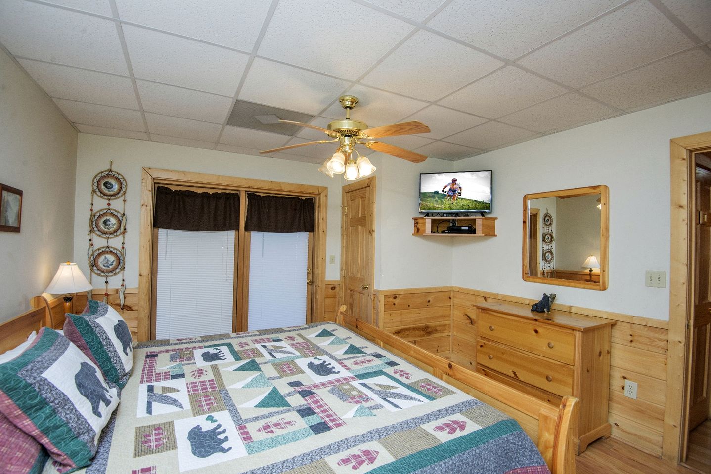 Mountain Cabin with Spa and Pool Table Great for Families in Tennessee
