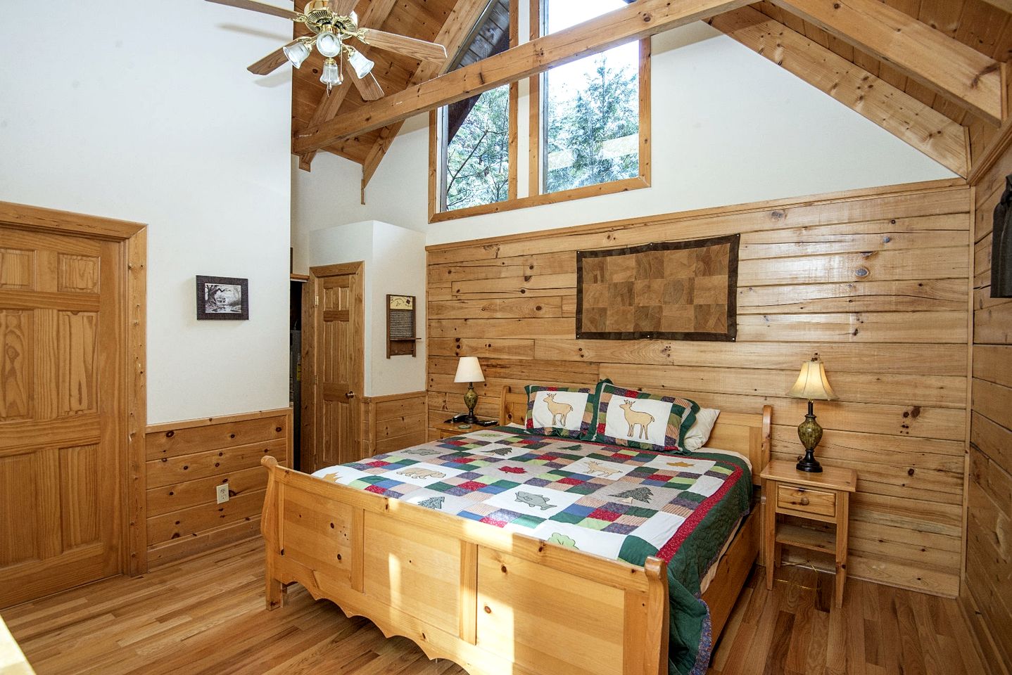 Mountain Cabin with Spa and Pool Table Great for Families in Tennessee