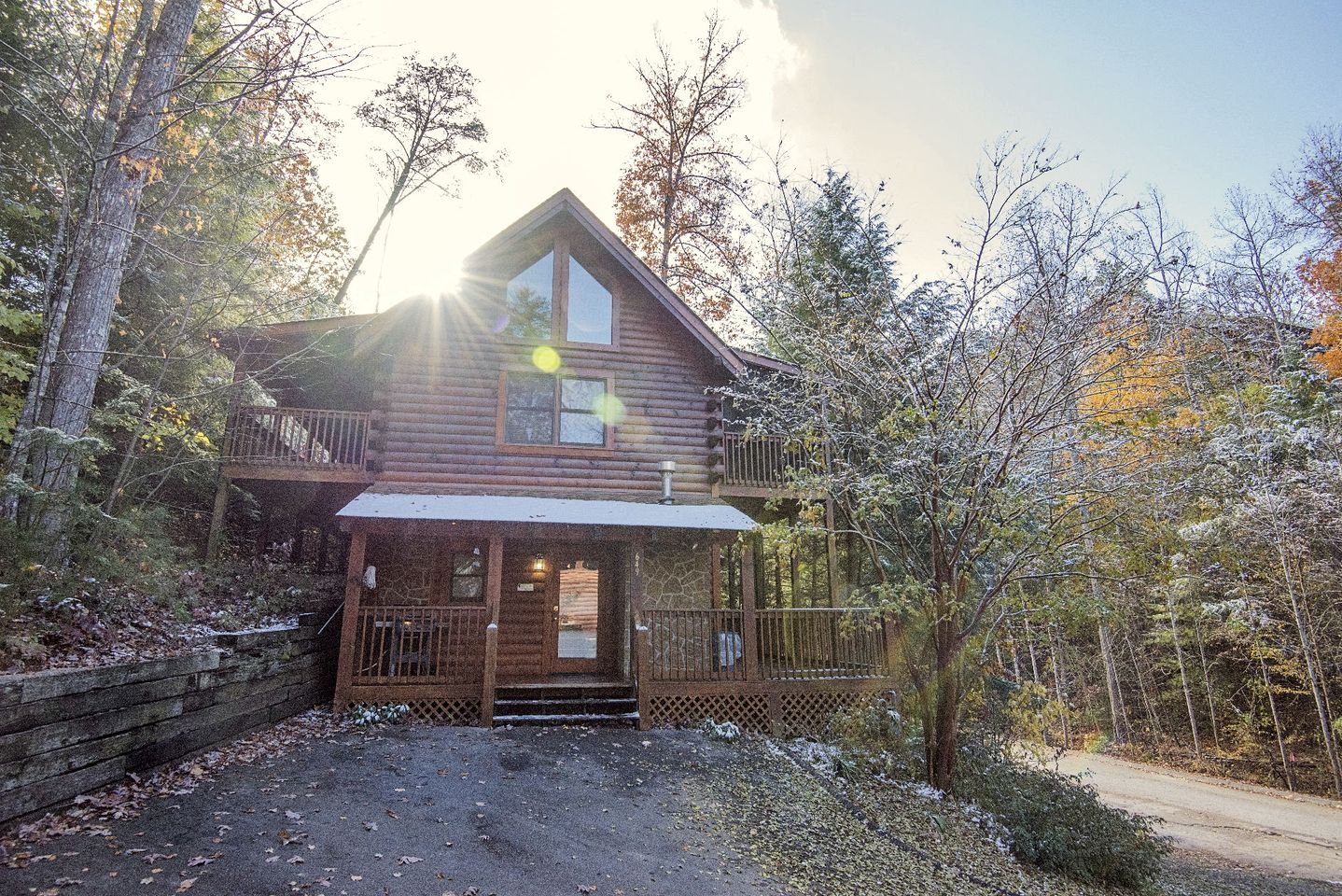 Mountain Cabin with Spa and Pool Table Great for Families in Tennessee