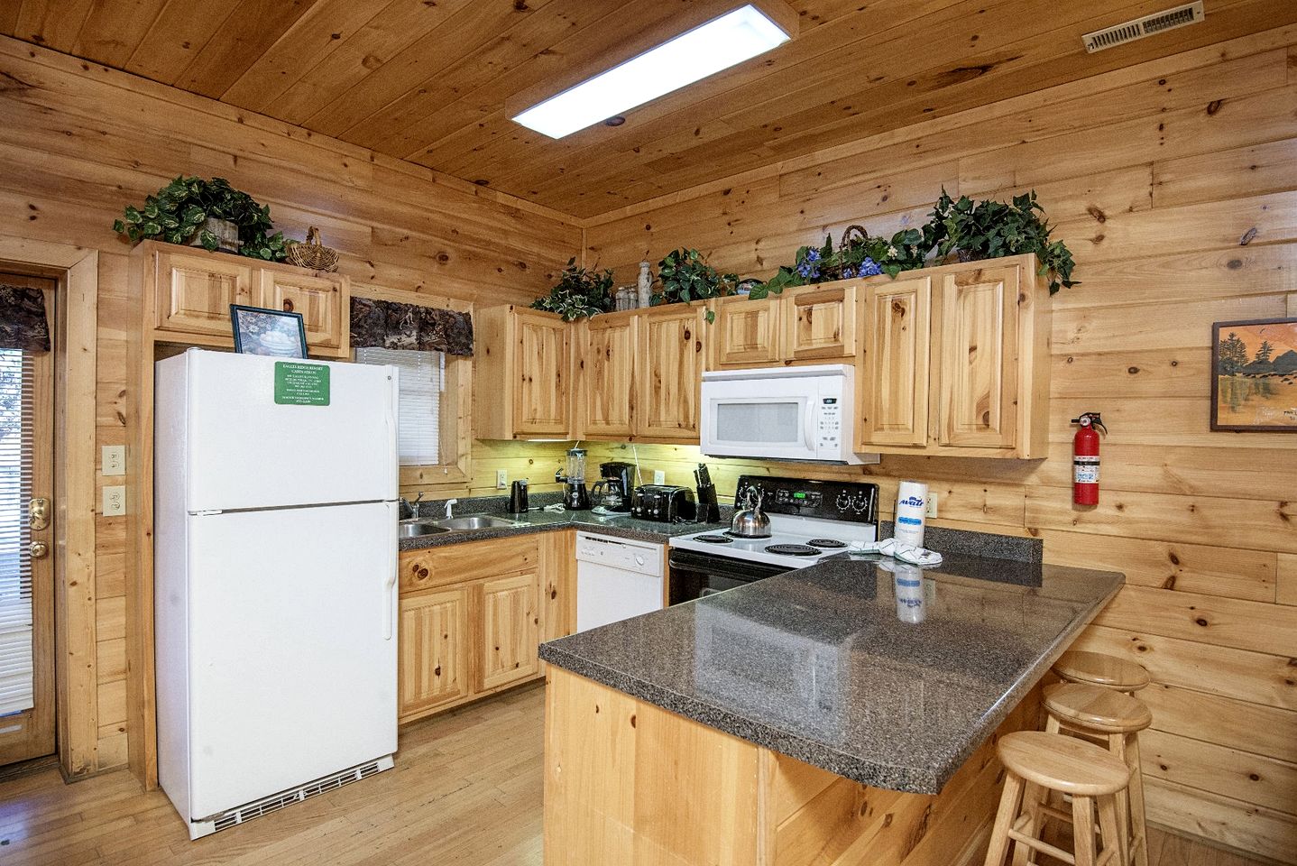 Mountain Cabin with Spa and Pool Table Great for Families in Tennessee
