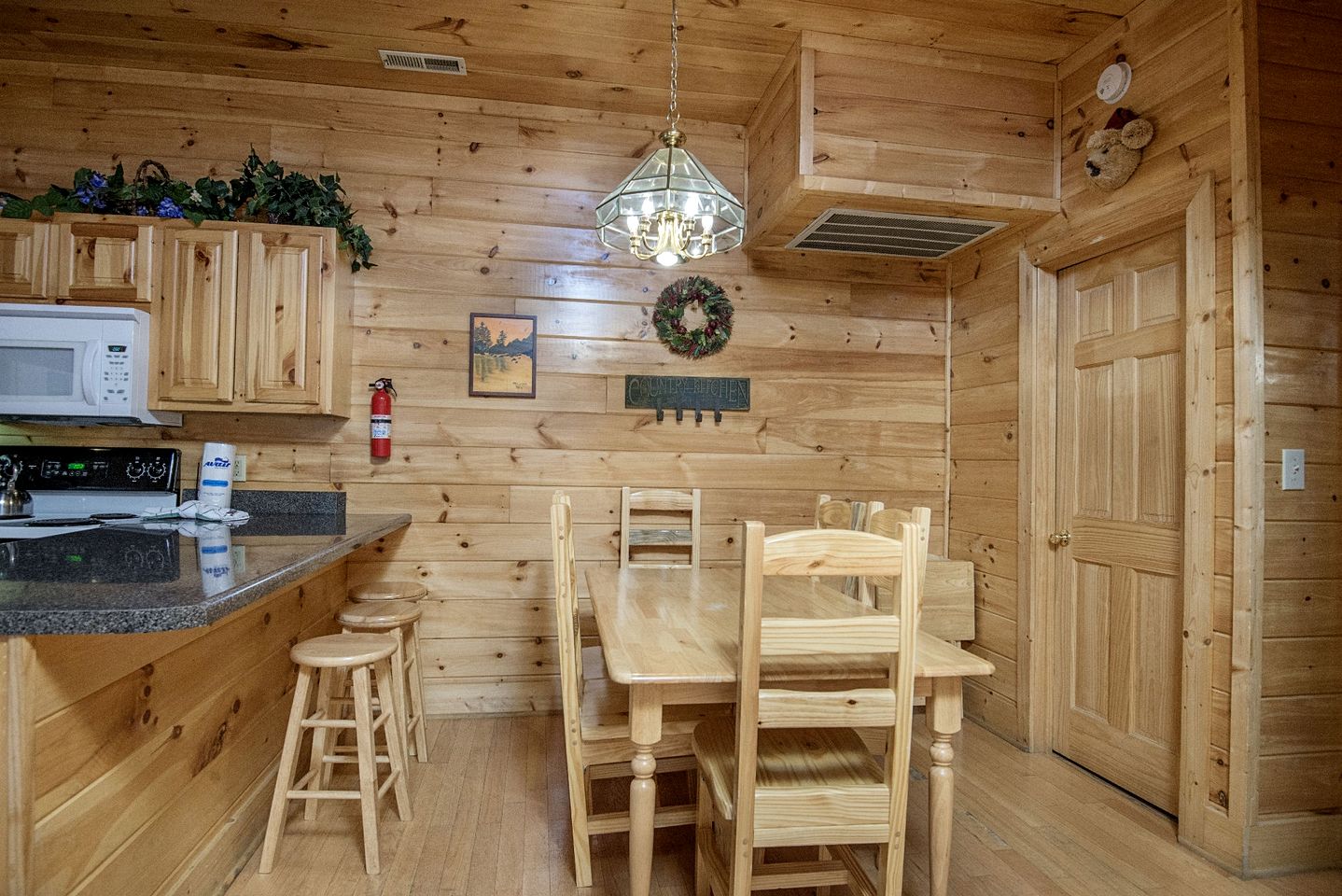 Mountain Cabin with Spa and Pool Table Great for Families in Tennessee