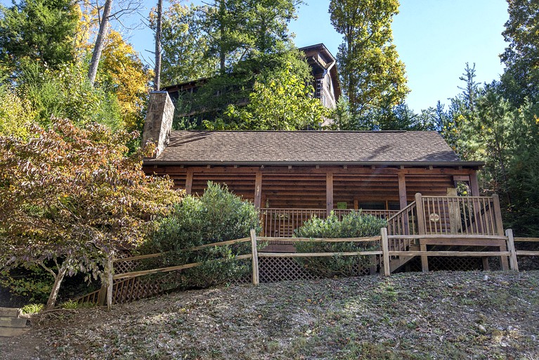 Rustic-Chic Cabin for Four - Ultimate Tennessee Glamping Escape in Pigeon Forge