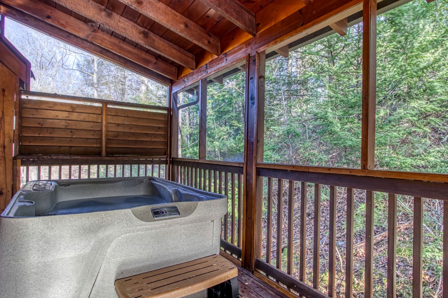 Wonderful Log Cabin with Barbecue and Hot-tub in Pigeon Forge, Tennesse