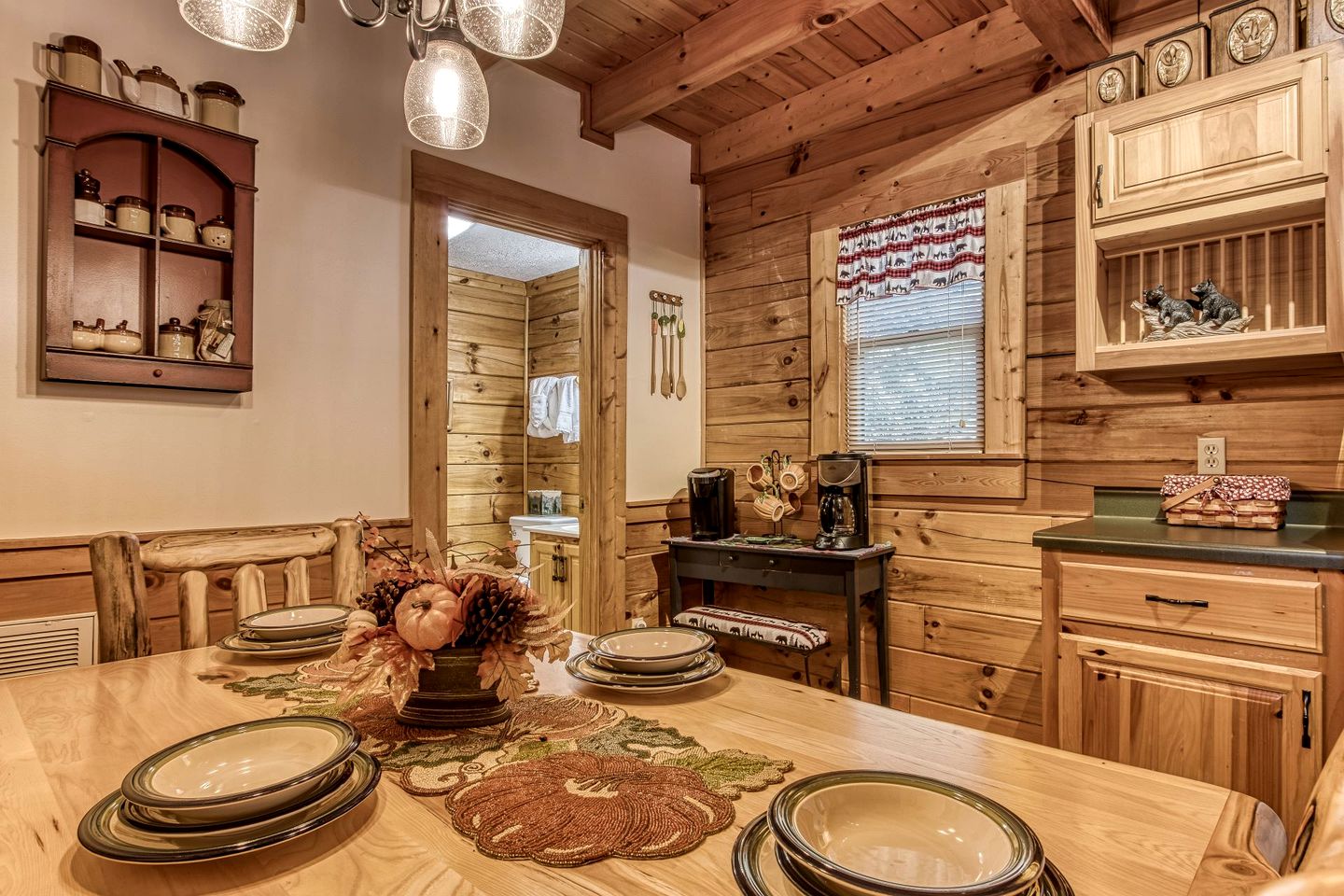 Tennessee Glamping Paradise - Enjoy Family Vacations in This Luxury Cabin Rental with Hot Tub Access