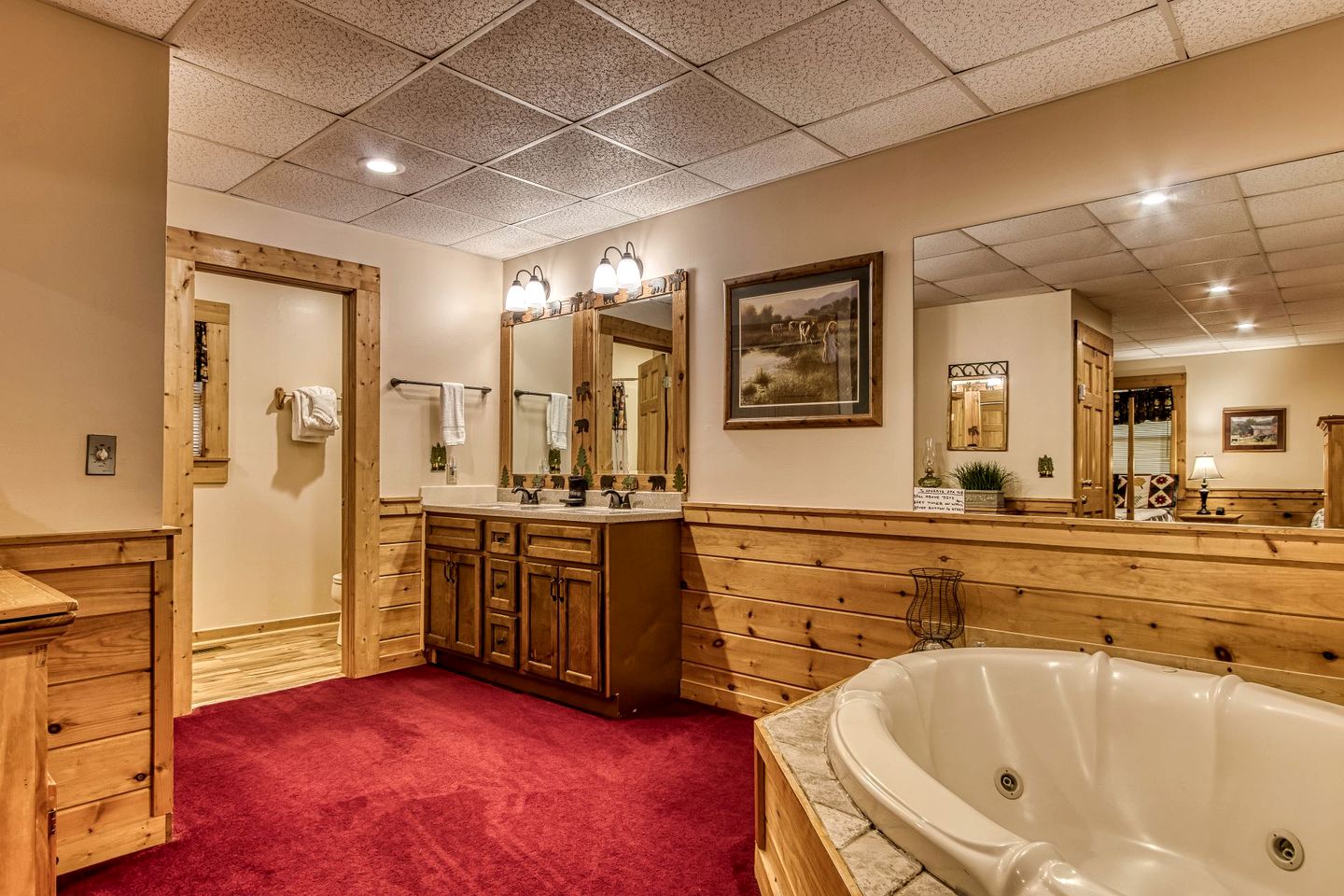 Tennessee Glamping Paradise - Enjoy Family Vacations in This Luxury Cabin Rental with Hot Tub Access