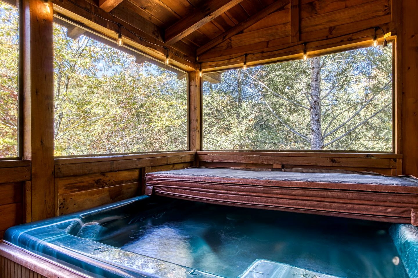 Tennessee Glamping Paradise - Enjoy Family Vacations in This Luxury Cabin Rental with Hot Tub Access