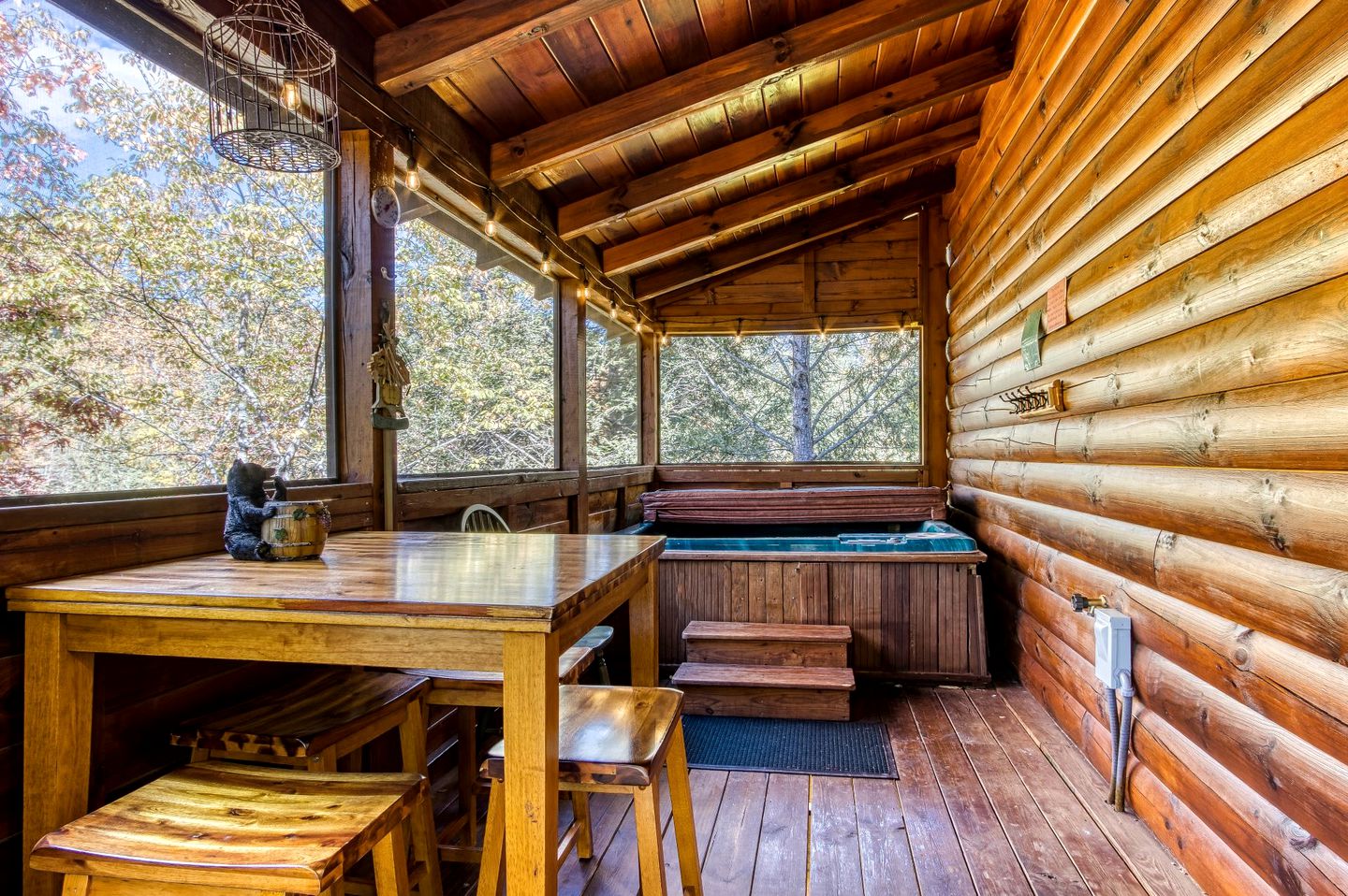 Tennessee Glamping Paradise - Enjoy Family Vacations in This Luxury Cabin Rental with Hot Tub Access