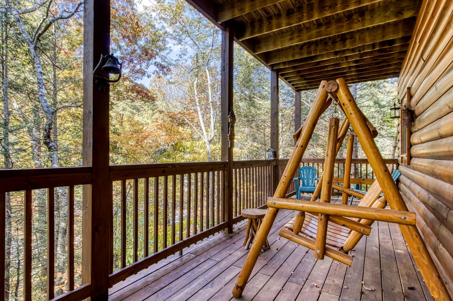 Tennessee Glamping Paradise - Enjoy Family Vacations in This Luxury Cabin Rental with Hot Tub Access
