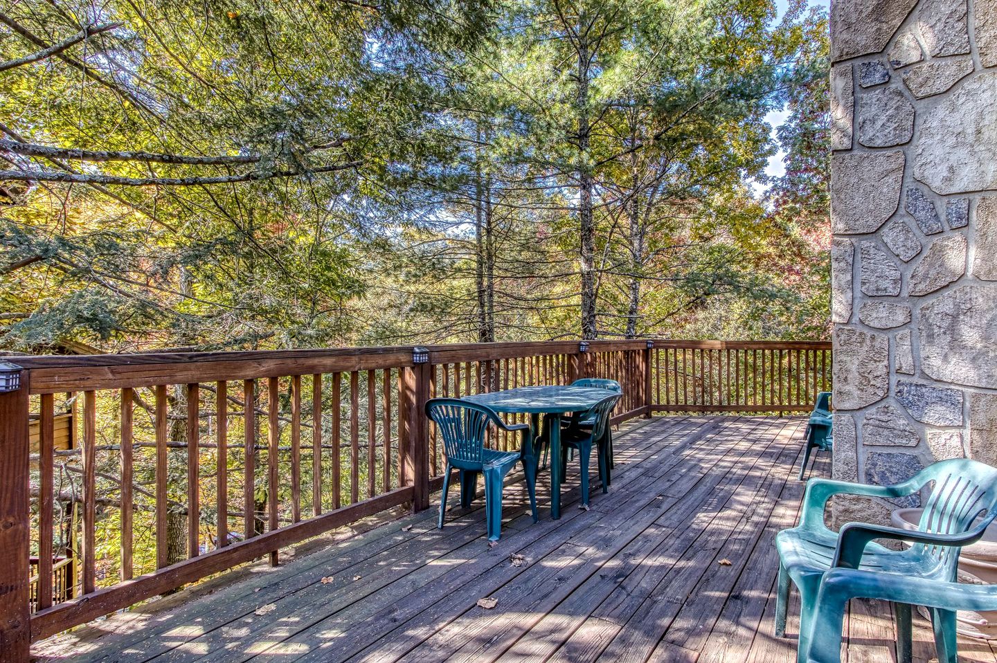 Tennessee Glamping Paradise - Enjoy Family Vacations in This Luxury Cabin Rental with Hot Tub Access