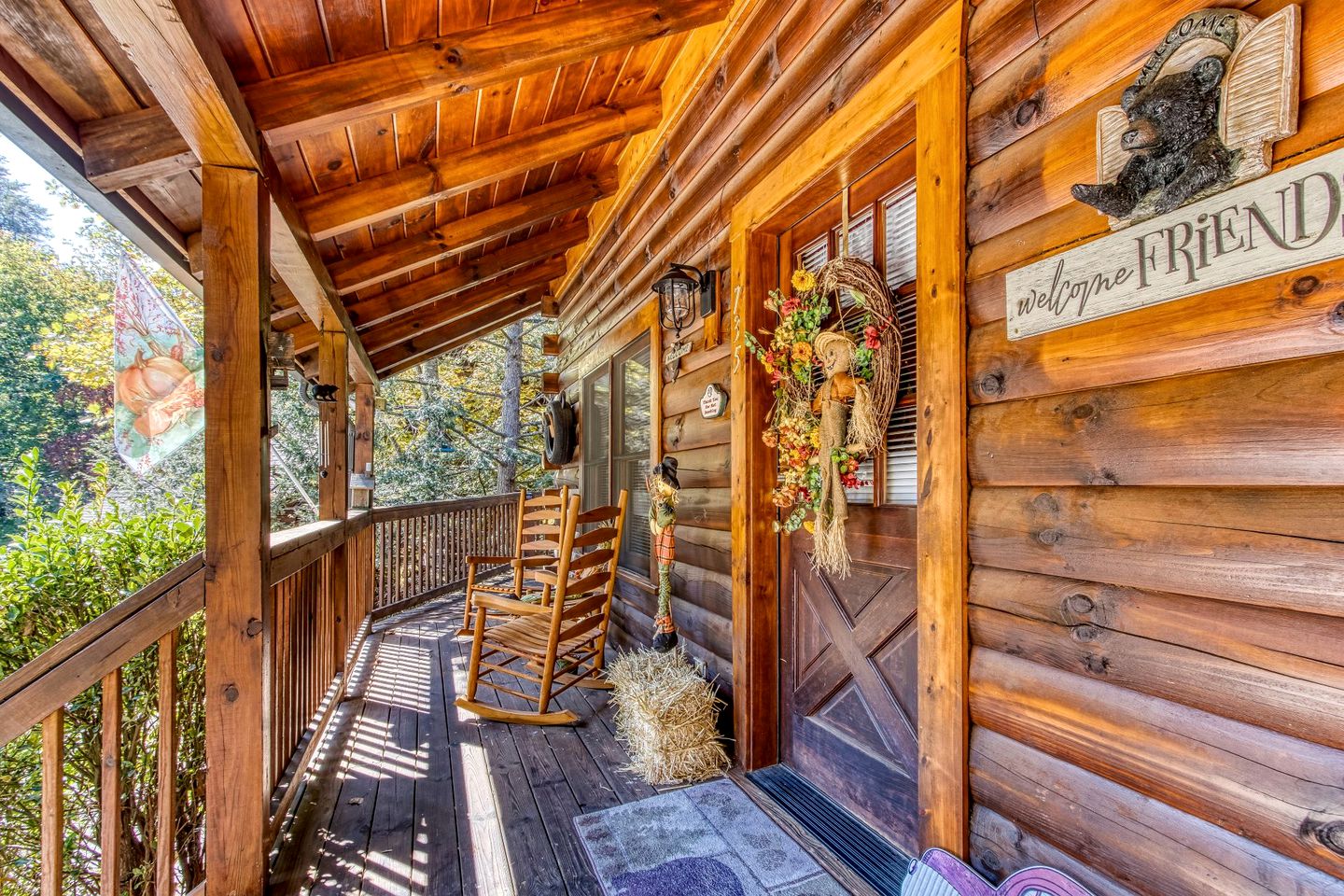Tennessee Glamping Paradise - Enjoy Family Vacations in This Luxury Cabin Rental with Hot Tub Access