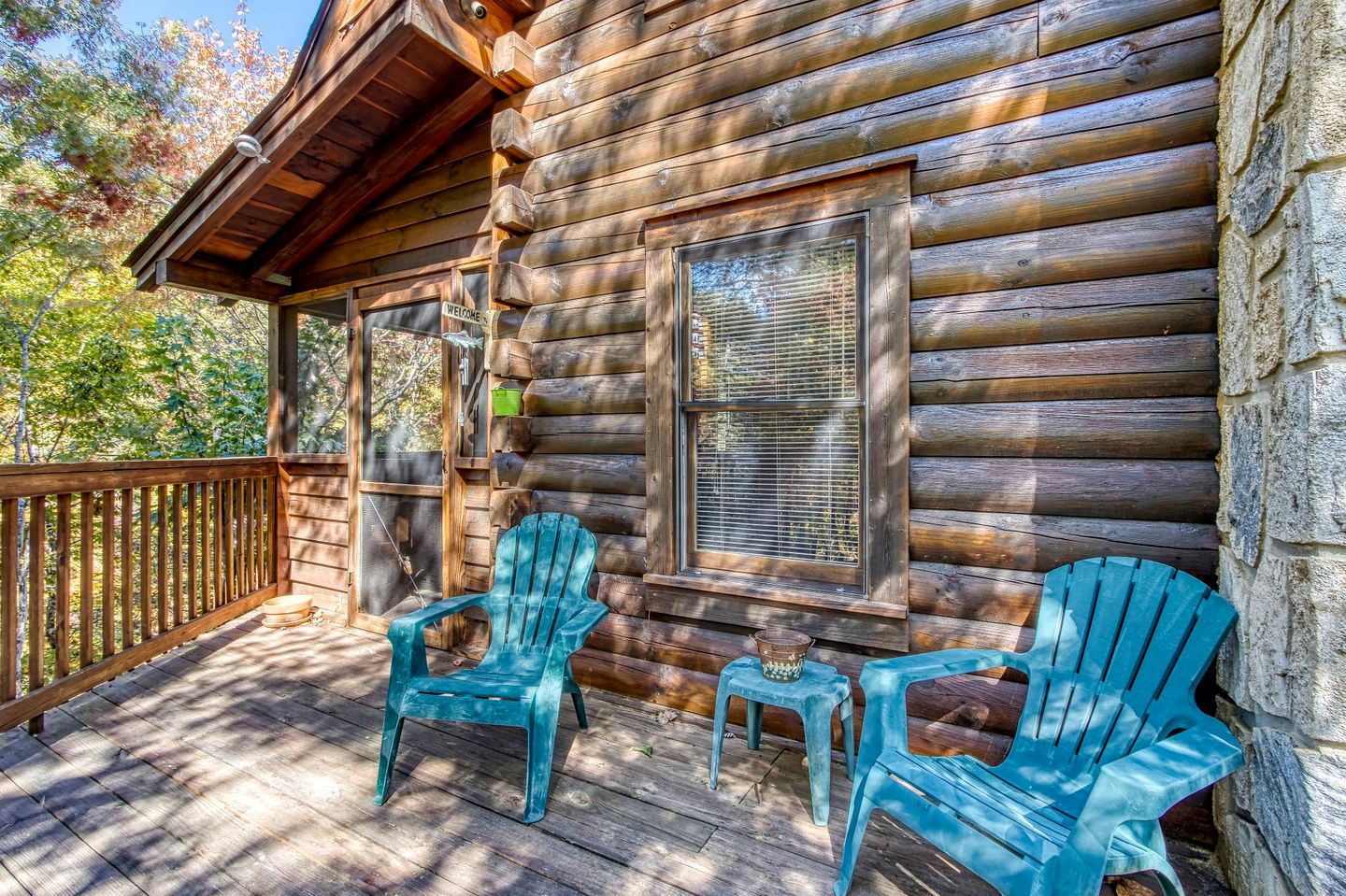 Tennessee Glamping Paradise - Enjoy Family Vacations in This Luxury Cabin Rental with Hot Tub Access