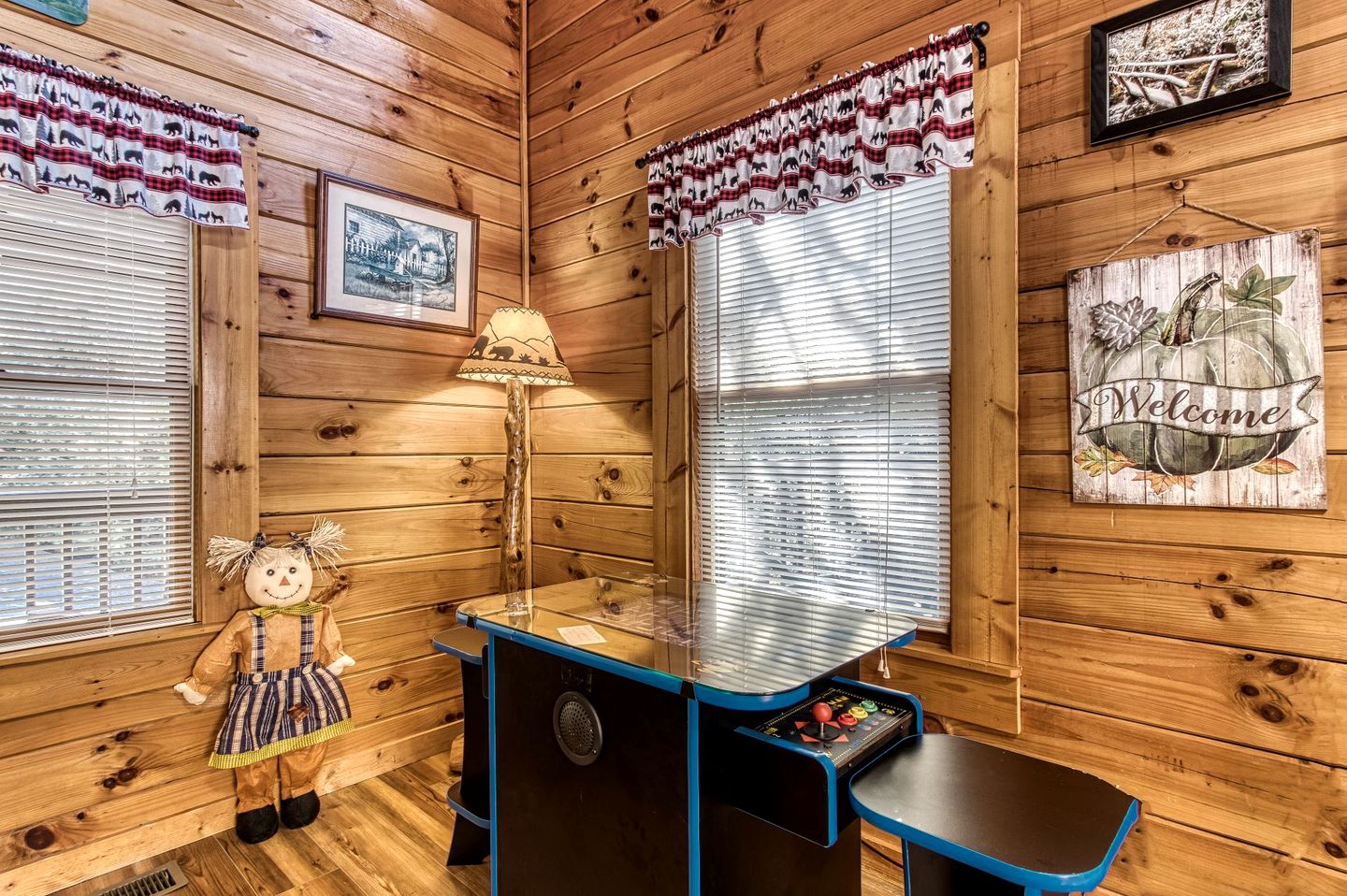 Tennessee Glamping Paradise - Enjoy Family Vacations in This Luxury Cabin Rental with Hot Tub Access