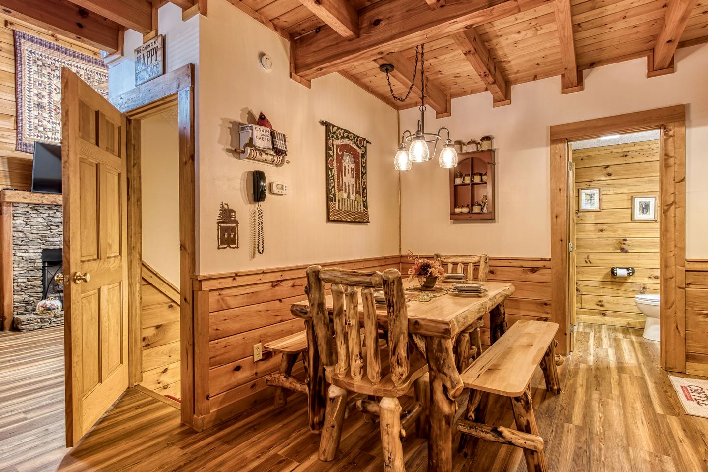 Tennessee Glamping Paradise - Enjoy Family Vacations in This Luxury Cabin Rental with Hot Tub Access