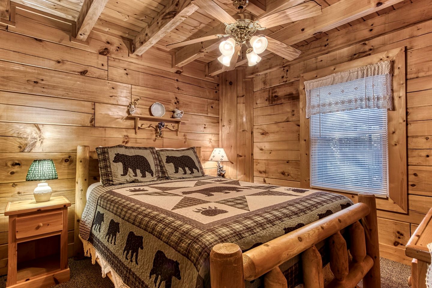 Cozy Rustic Cabin with Hot Tub, Pool Table, and Forest Views near the Smokies in Pigeon Forge, Tennessee