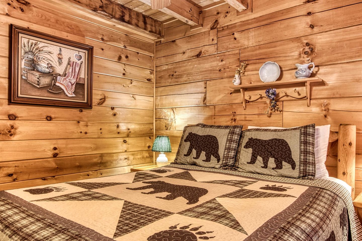 Cozy Rustic Cabin with Hot Tub, Pool Table, and Forest Views near the Smokies in Pigeon Forge, Tennessee