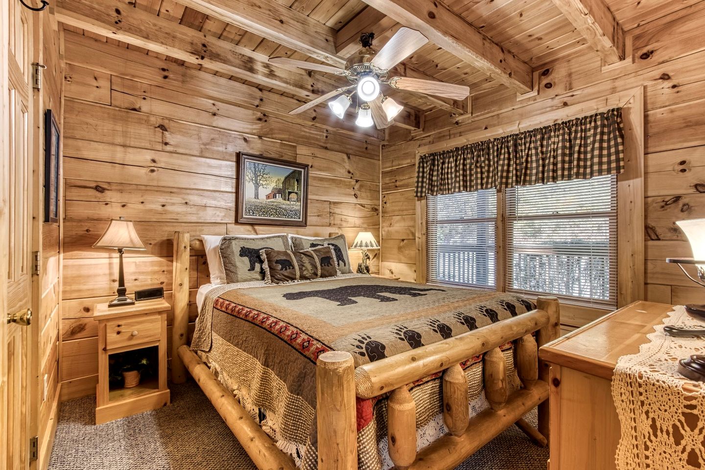 Cozy Rustic Cabin with Hot Tub, Pool Table, and Forest Views near the Smokies in Pigeon Forge, Tennessee
