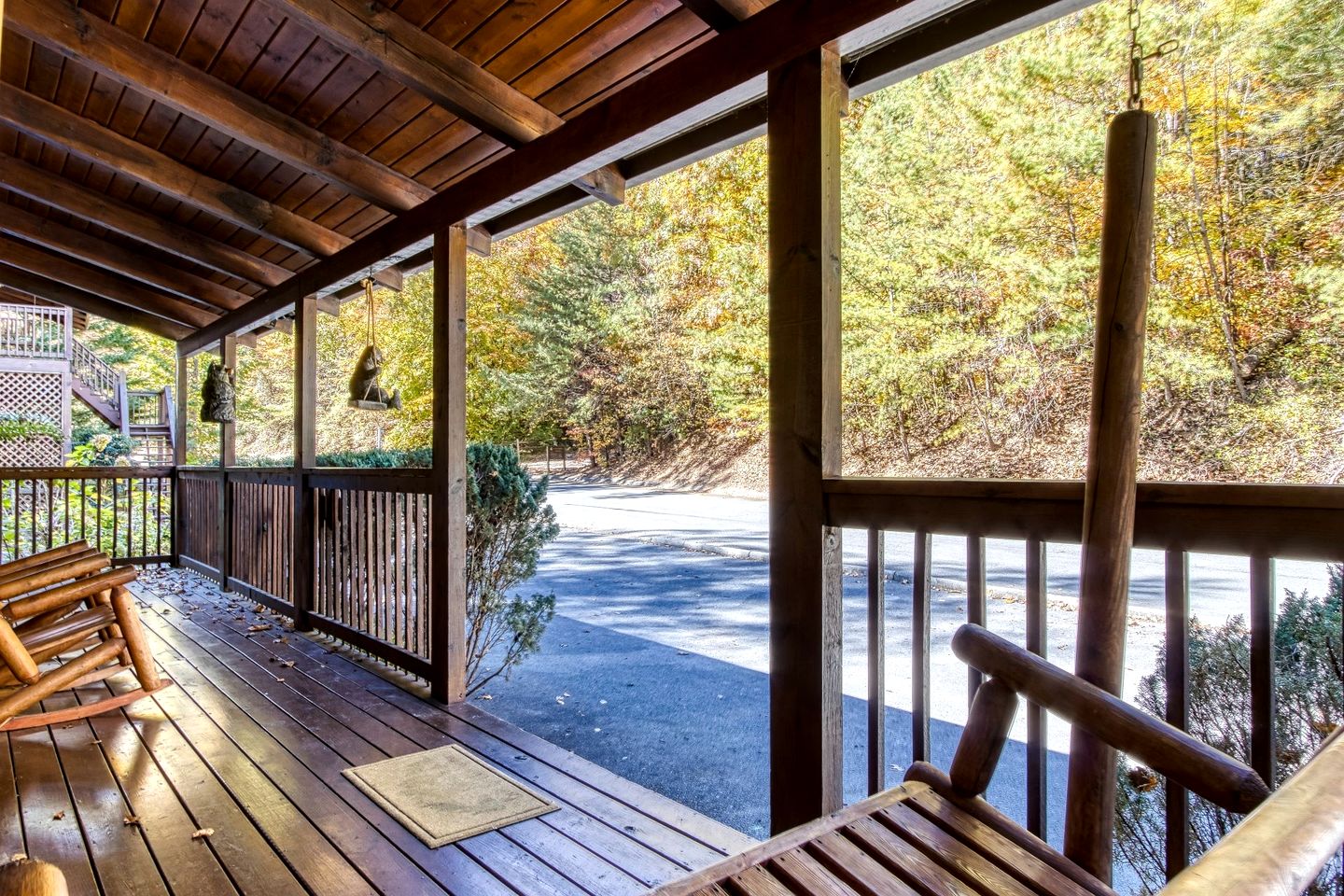 Cozy Rustic Cabin with Hot Tub, Pool Table, and Forest Views near the Smokies in Pigeon Forge, Tennessee