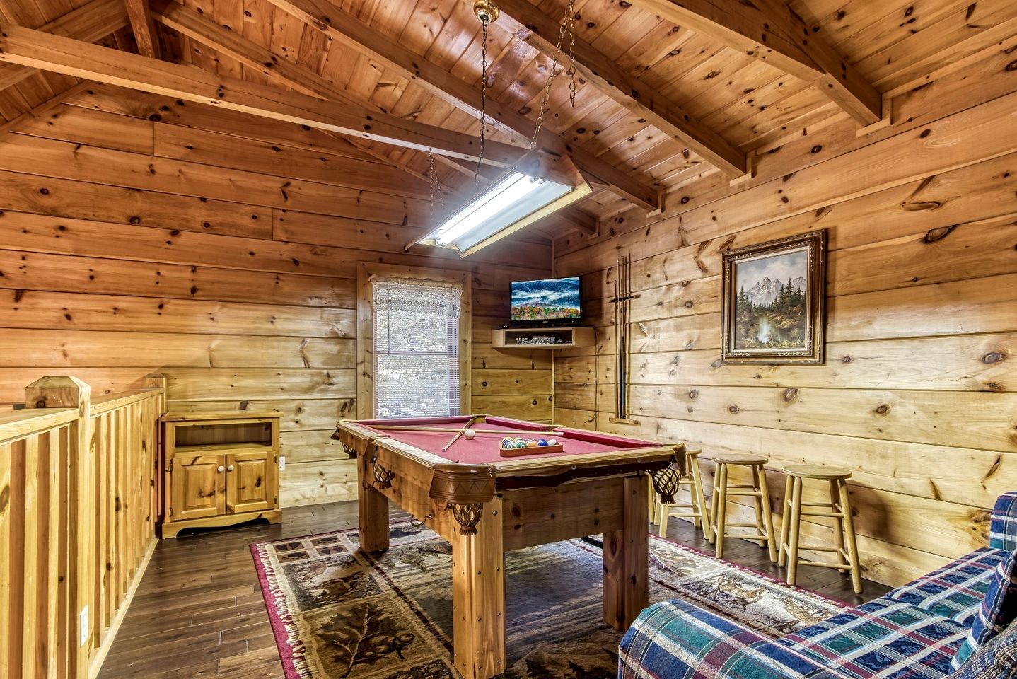 Cozy Rustic Cabin with Hot Tub, Pool Table, and Forest Views near the Smokies in Pigeon Forge, Tennessee