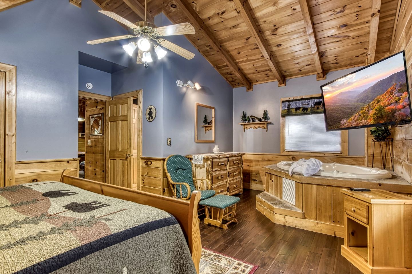 Cozy Rustic Cabin with Hot Tub, Pool Table, and Forest Views near the Smokies in Pigeon Forge, Tennessee