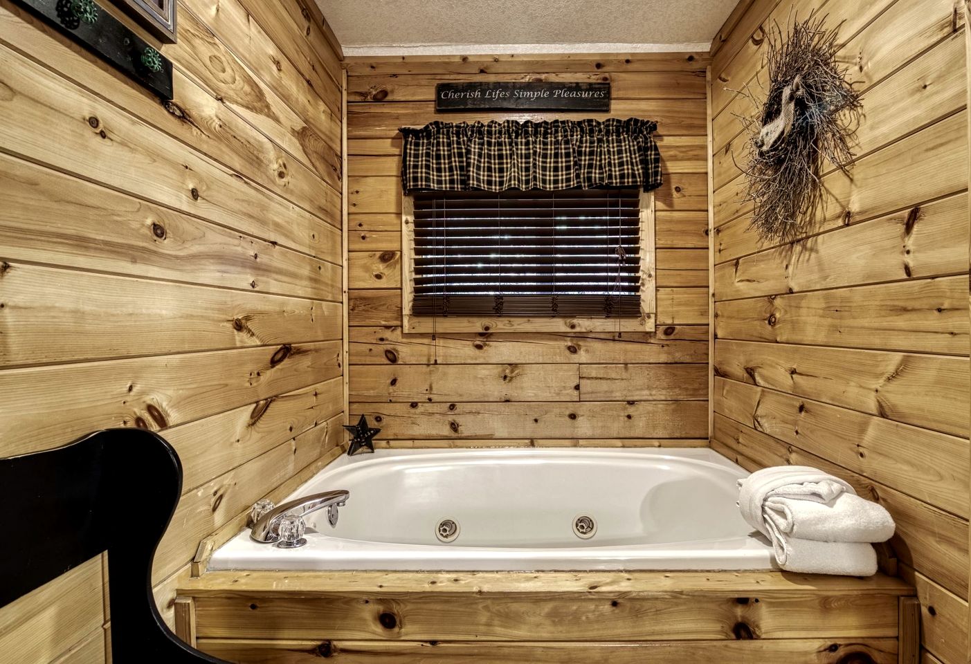 Delightful Rustic Log Cabin with Hot Tub and Community Pool in Pigeon Forge, Tennessee