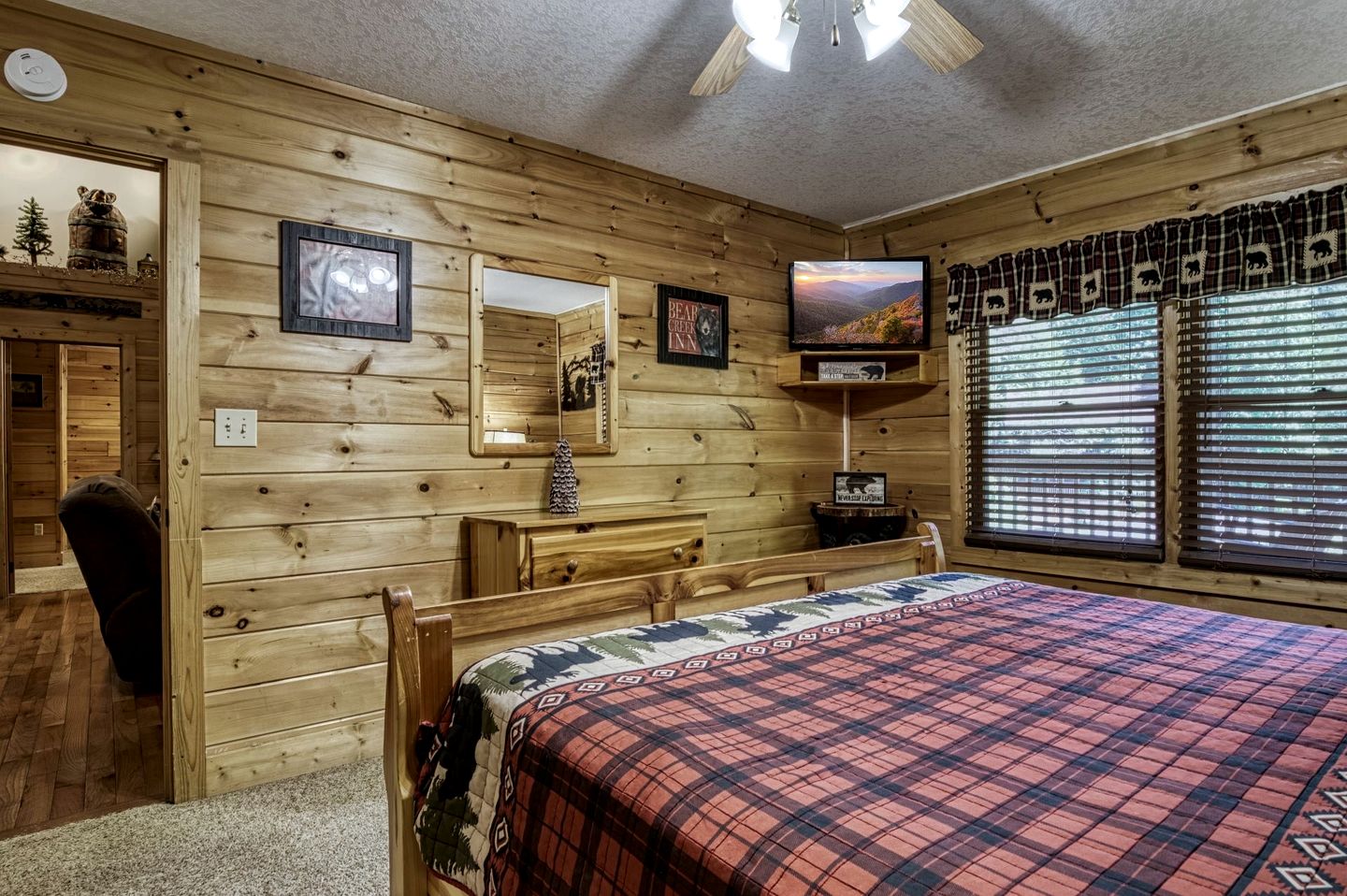 Delightful Rustic Log Cabin with Hot Tub and Community Pool in Pigeon Forge, Tennessee