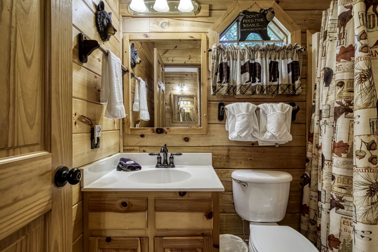 Delightful Rustic Log Cabin with Hot Tub and Community Pool in Pigeon Forge, Tennessee
