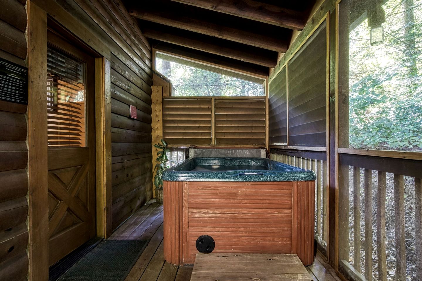 Delightful Rustic Log Cabin with Hot Tub and Community Pool in Pigeon Forge, Tennessee