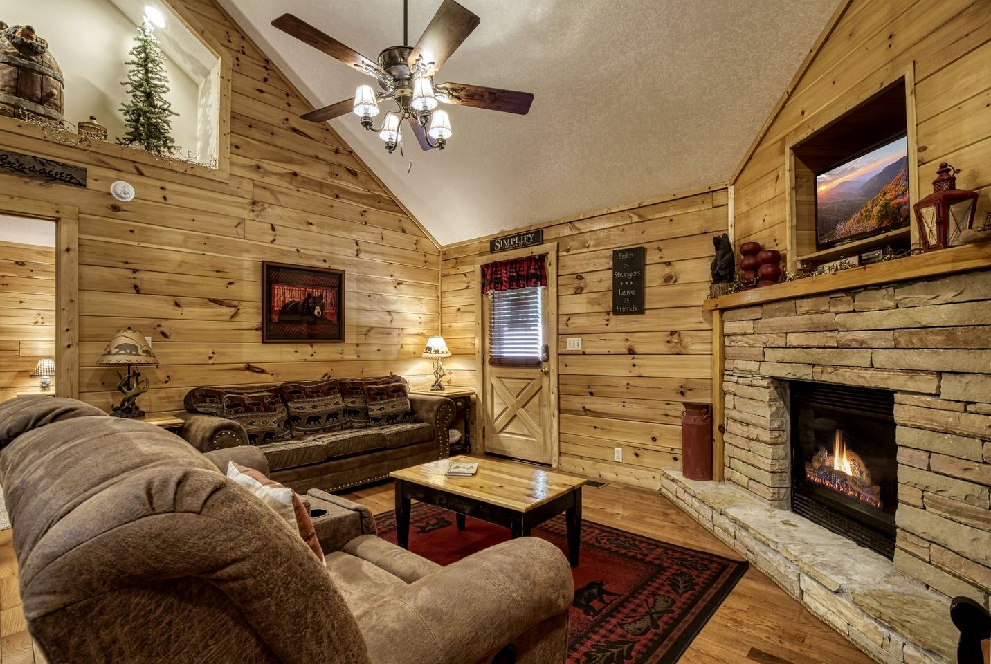 Delightful Rustic Log Cabin with Hot Tub and Community Pool in Pigeon Forge, Tennessee