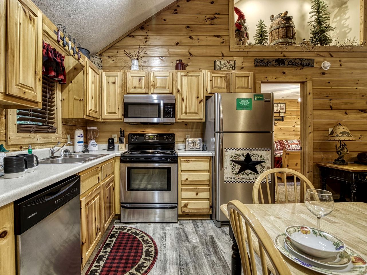 Delightful Rustic Log Cabin with Hot Tub and Community Pool in Pigeon Forge, Tennessee