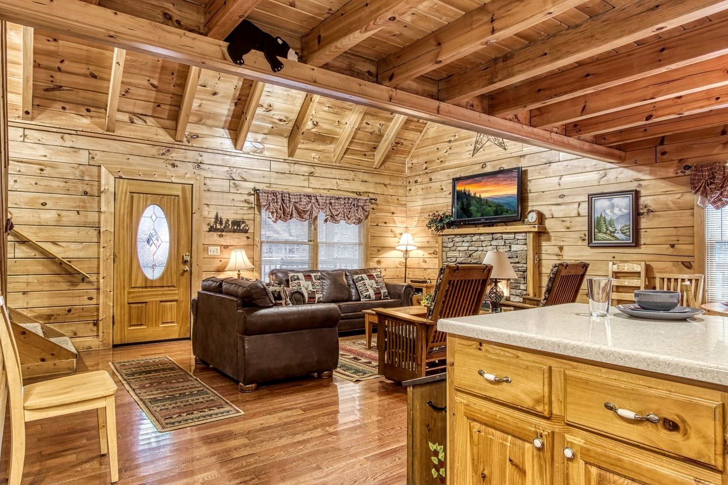 Relaxing Cozy Cabin with Jacuzzi and Pool Table in Tennessee