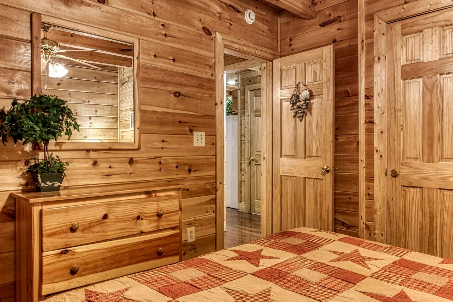 Relaxing Cozy Cabin with Jacuzzi and Pool Table in Tennessee
