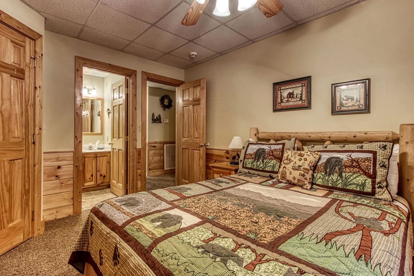 Relaxing Cozy Cabin with Jacuzzi and Pool Table in Tennessee
